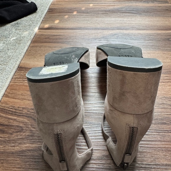 Eileen Fisher Women's Gray Suede Ankle-Strap Block Heel Pumps Sz. 9.5 - Picture 11 of 11